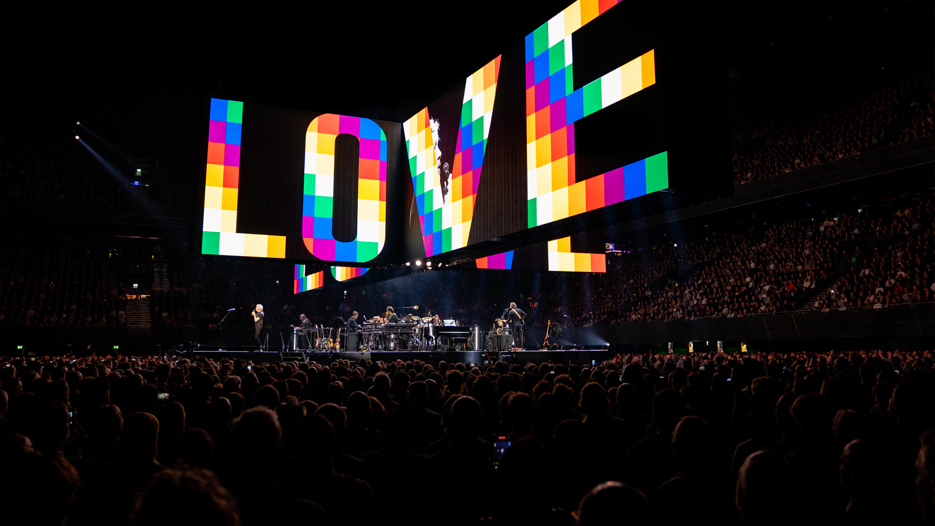 Roger Waters - This Is Not A Drill - Live From Prague